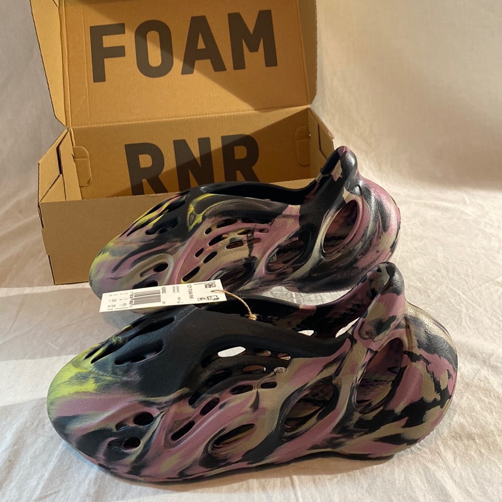 Yeezy Foam RNR MX Carbon Size 7 NEW In Box